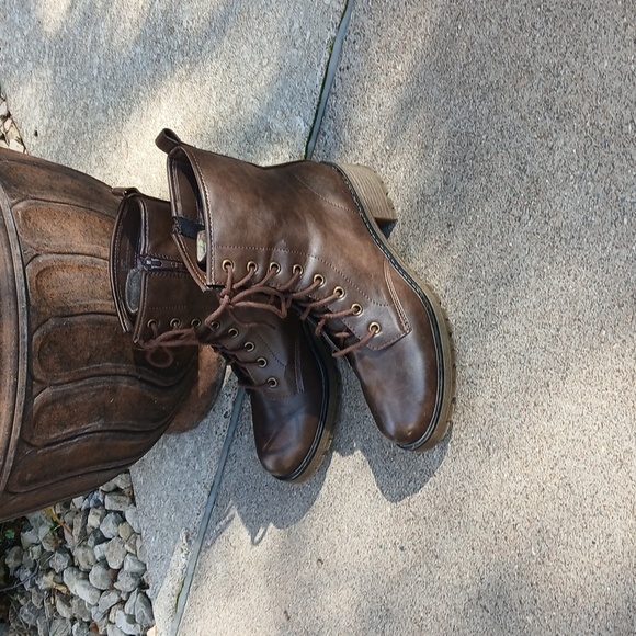 Madden Girl Women's Gamer Lace-Up Boot Size 9. EUC - Picture 11 of 12